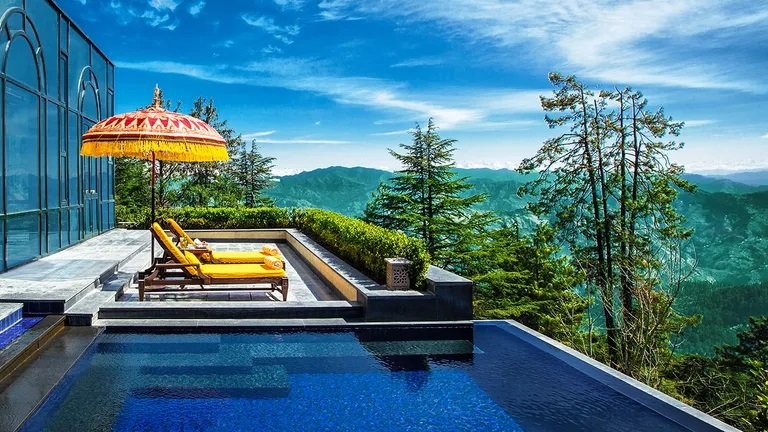 Top Luxury Resorts in the Himalayas for a Lavish Stay